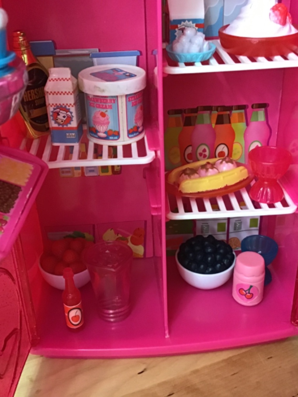 2010 Barbie Glam Fridge and Accessories - Picture 7 of 14